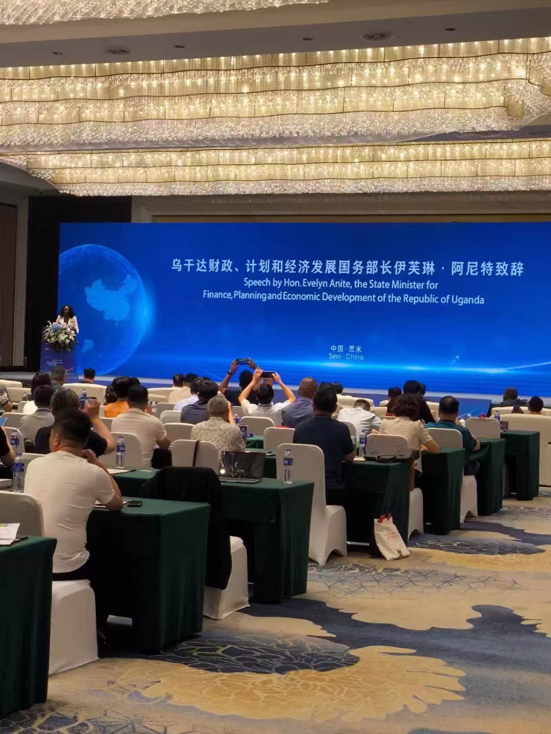 熱烈歡迎烏干達國務部長伊芙琳·阿尼特參觀考察無錫精派機械.jpg